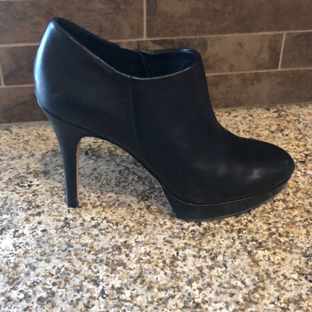 Vince camuto Elvin booties